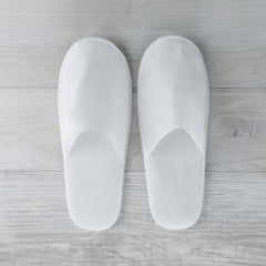 No Logo Closed Toe Slippers In Non Woven Tissue - 250Pack